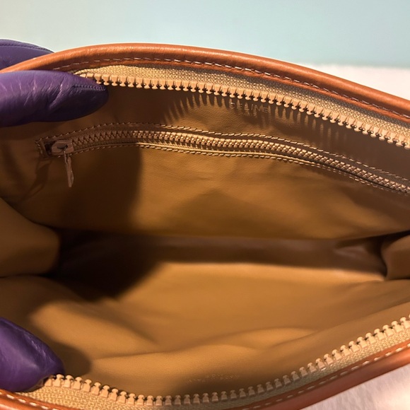 CELINE Clutch in Beige Canvas. Authentic and pre-owned. - Picture 11 of 14